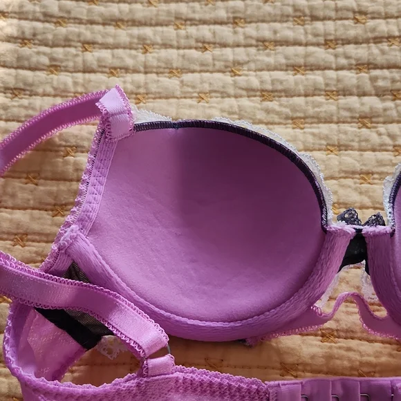 VS Dream Angel's lined Demi EUC 32A - Picture 9 of 11